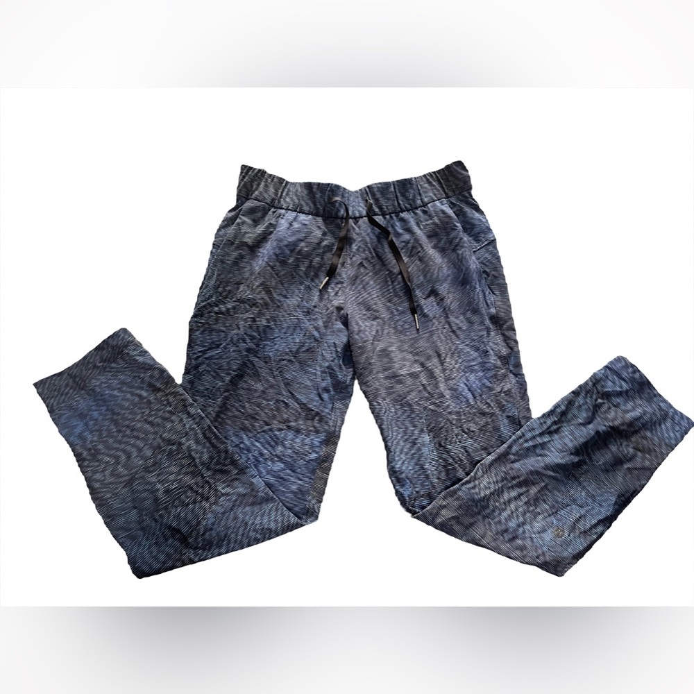 Lululemon Joggers size 6.